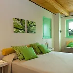 Con Piscina, Relax E Natura Nelle Marche By Wehostyou *
