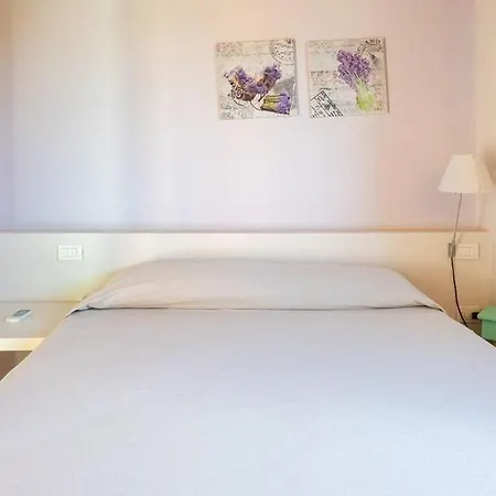 Con Piscina, Relax E Natura Nelle Marche By Wehostyou *