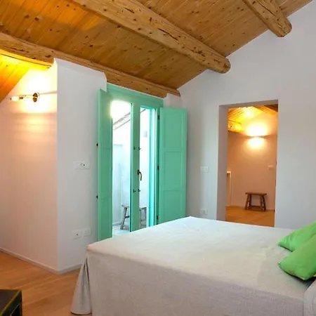 Vila Con Piscina, Relax E Natura Nelle Marche By Wehostyou *