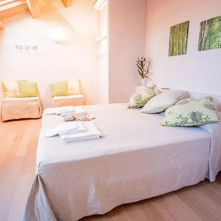 Con Piscina, Relax E Natura Nelle Marche By Wehostyou *