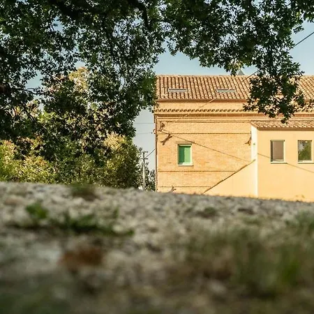 Con Piscina, Relax E Natura Nelle Marche By Wehostyou Montedinove